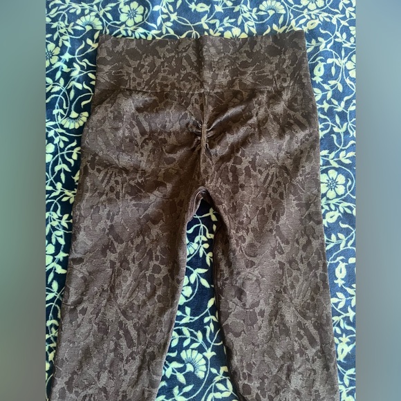 Gymshark animal print gray leggings - Picture 3 of 5